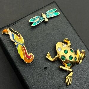 Lot of 3 Gold tone Vintage Avon Animal Pins/Brooches- Frog - Toucan - Dragonfly